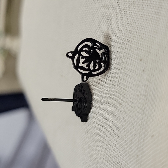 Tiger Hollow Cut Stud Earrings, choice of color - Picture 6 of 6